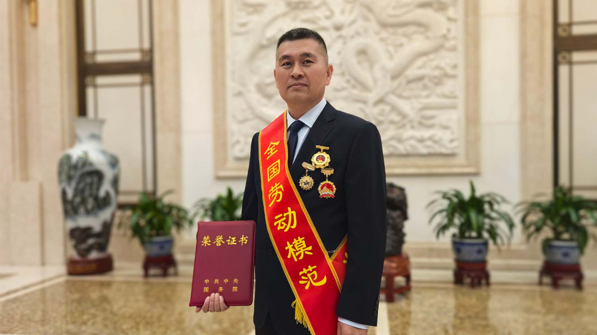朱濤-全國勞模-網(wǎng)站.jpg