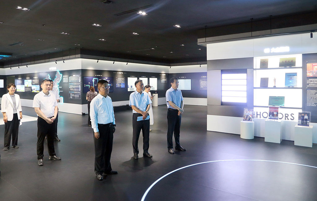 省科技廳廳長(zhǎng)-展廳.jpg